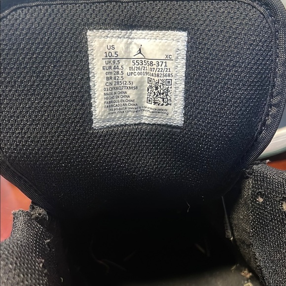 Nike Air Jordan Green and Black Low Tops - Picture 6 of 8